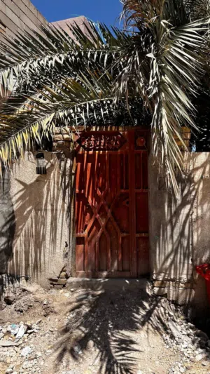 السلام عليكم بيت للبيع في قضاء القرنة منطقة النهيرات الجنوبية حي المتنزه خلف اعدادية القرنة.