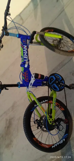 BARELY USED CYCLE FOR SALE / FOLDABLE CYCLE CAN GO OFF-ROAD