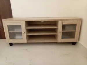 طاولة تلفزيون