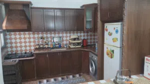 شقه مفروشه للبيع تصلح سكن مكاتب مخزن للتجار