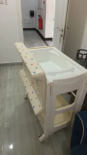 Baby bath with foam