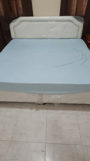 سرير كبير و سرير متوسط للبيع