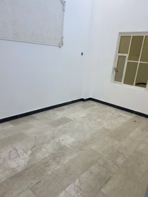 بناية للإيجار الجنينة على الشارع العام السايدين بناء حديث .