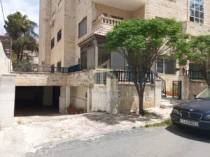 بالقرب من دوار الكيلو في الرابية شقة ارضية 215م مميزة / ref 1261