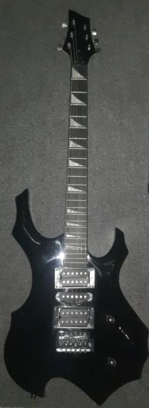 للبيع قيتار كهربائي / electric guitar for sale
