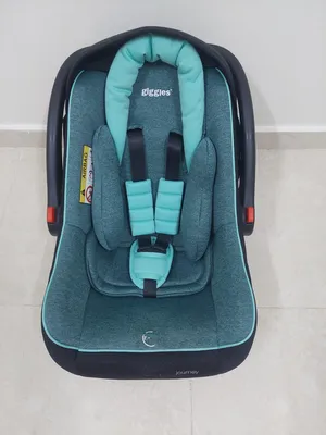 GIGGLES Carrycot / Car Seat (Very Good Condition) 8 Rials