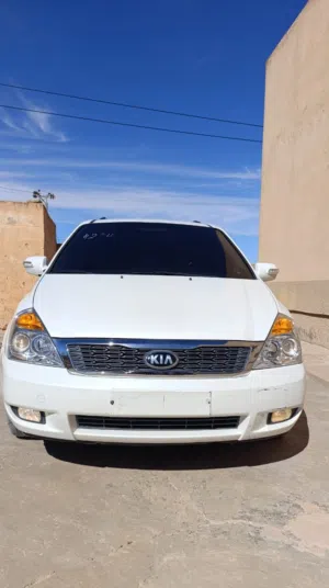 كيا كرنفال 2008 ماشية 204 الف كم للبيع