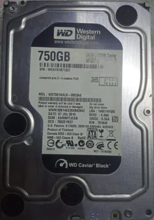 3 هاردسكات كمبيوتر مكتبي (3.5") (Western Digital & Seagate) بحالة ممتازة وفحص 100%