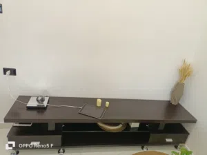 طاولة تلفزيون للبيع