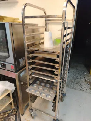 مطبخ لصنع الكيك كامل