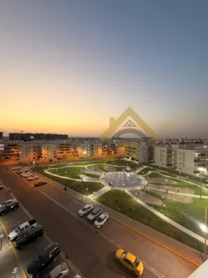 شقة حديثة للبيع في مجمع الامل الثالثة
