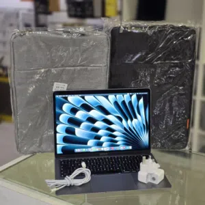 ماكبوك إير 2020 – M1 / 16GB RAM / 512GB SSD + شنطة  MacBook Air 2020 – M1 / 16GB RAM / 512GB + Bag