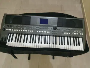 YAMAHA PSR S670 61KEYS DIGITAL KEYBOARD-BLACK WITH ALL ACCESSORIES
