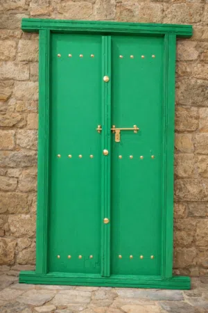 باب قديم. دريشه قديمة