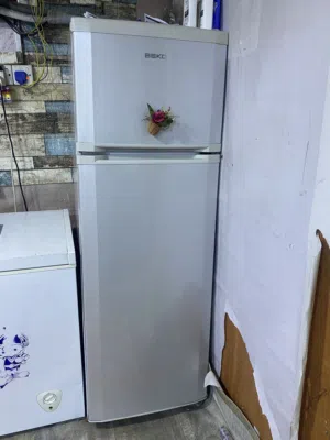 ثلاجه نظيفه جداً