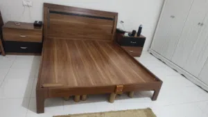 سرير غرفة نوم + 2 ادراج خزانه