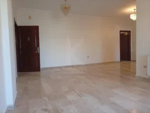 شقة مميزة للبيع في ام السماق