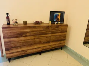 Side storage console