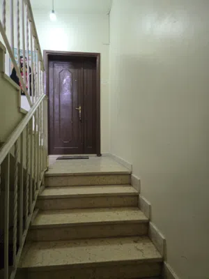 شقه بعماره عائله للايجار فقط للعرسان او عائله صغيره ويكون موظف حكومي او طالبات جامعه