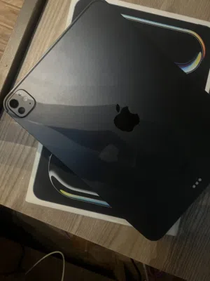 ايباد برو 11 M4 بحالة ممتازة 11inch من Apple