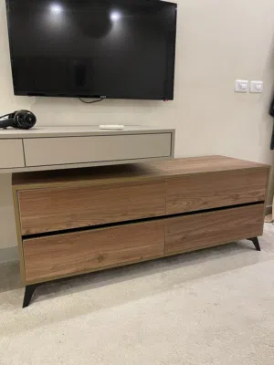 طاولة تلفزيون