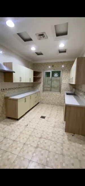 للإيجار شقة   ابوفطيره مع بلكونه