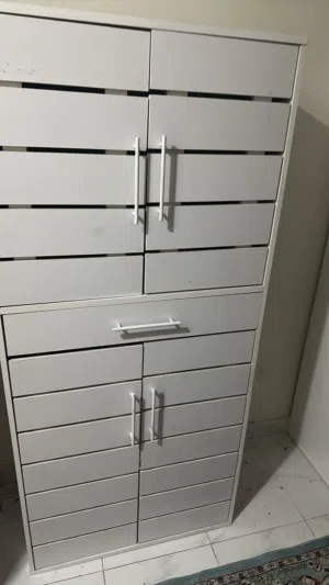 خزانة أحذية كبيرة