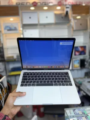 Apple MacBook Pro 256GB SSD 8GB RAM Excellent Retina Display i5 clean Fantastic condition