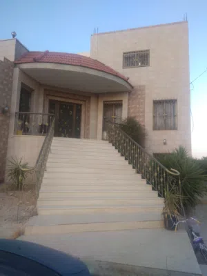 4 Bedrooms . 2 Bathrooms . 325 m23