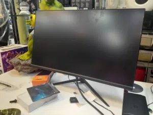 للبيع شاشة redragon 24بوصة 144 هيتز مدخل hdmi مدخل دسبلاي بورت كيرف بسيط بالشاشة