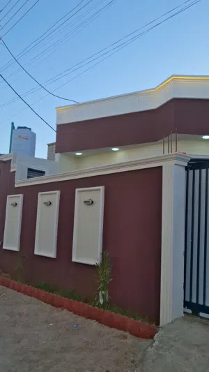 يعلن عقارات الجنوب  الجزيرة 4 شوارع قرب مطعم نايت كوين  بيت 200  متر الجزيرة شارع الصقر