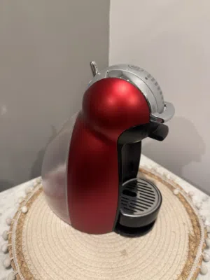 ماكينة Dolce Gusto الحمراء