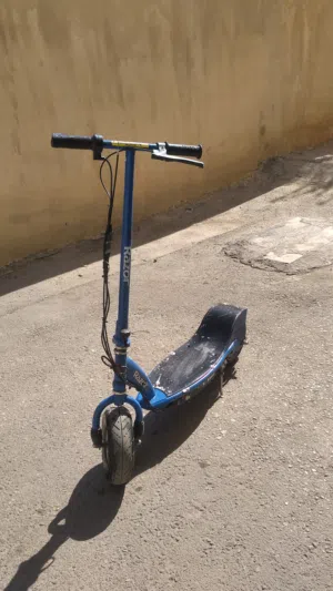 سكوتر كهرباء Razor e300 للبيع