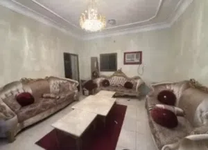 للبيع مع الستاير سجاد والطاولات ب 500 ريال
