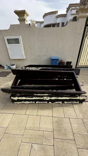 ابواب خشبية شبه جديدة