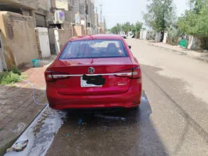 ام جي 5 لون احمر