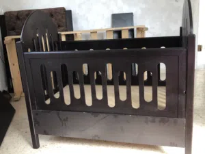 سرير اطفال للبيع