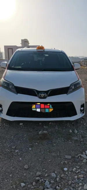 Used Toyota Sienna in Muscat