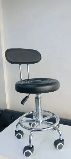 كراسي تصلح للأطباء وللمختبرات والصالونات وكافة الاحتياجات