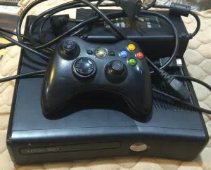 جهاز إكس بوكس 360 بيه مجال ويوجد تقريبا 220 إلى 230 لعبه