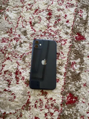 Apple iPhone 11 64 GB in Al Maya