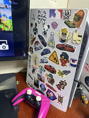 جهاز ps5 بحاله ممتازه جدا مع كامل اغراضه