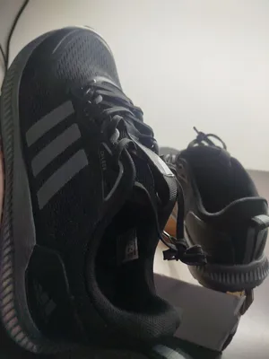 ‏أحذية سهلة الإرتداء ‏.‏ اديداس ‏.‏ 44 ‏.‏ مستعمل‏4