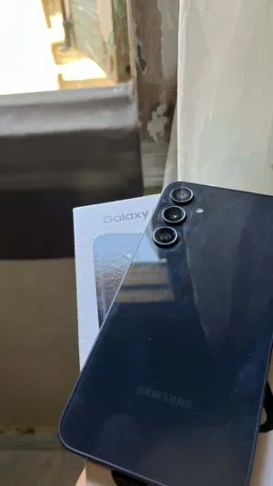 سامسونج جالكسي A35 5G مساحه 256 و رمات 8 اعلي مواصفات 5G
