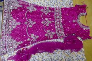 هندية وردية عزيزتي تظهرك اميرة الهنود و تظهرك مميزة  فنحن مع الجيوب الجزائرية