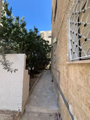 185 m2 3 Bedrooms Apartments for Sale in Irbid Al Hay Al Janooby