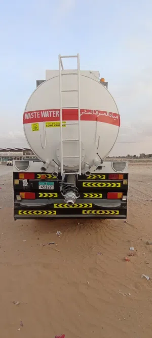 شاحنه مرسيدس للبيع مع التانكي بخاله جيده جدا جدا