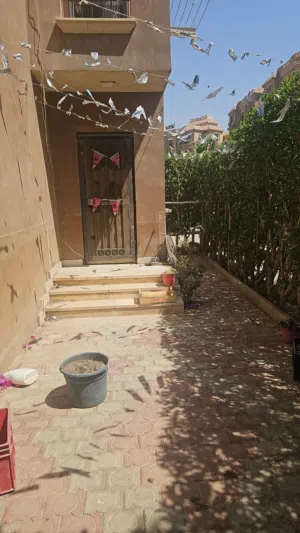 شقه دور أرضى بجنينه للإيجار بالحى الإيطالى