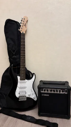 Electric Guitar Yamaha with Amp
