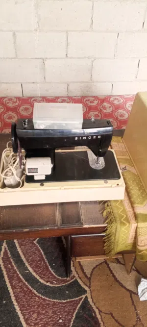 ماكينه خياطه للبيع بحاله ممتازه جدا